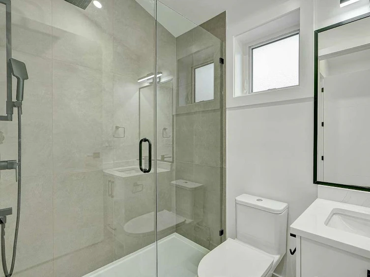 2231 East 44th Avenue, Vancouver, BC, V5P 1N3 - 24