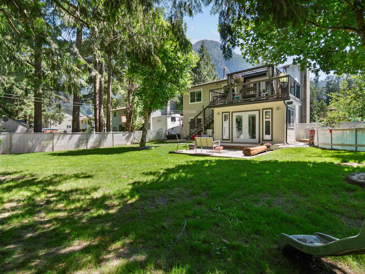 63777 Beech Avenue, Hope, BC, V0X 1L2 - 37