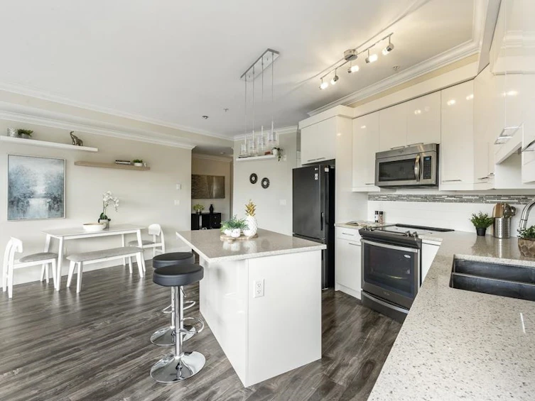 411-19228 64, Surrey, BC, V3S 7C9 - 8