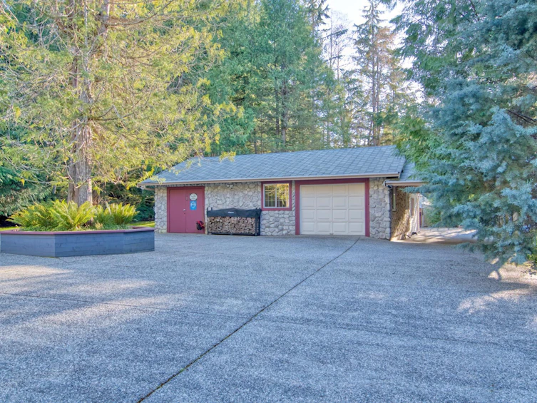 5487 Brooks Road, Halfmoon Bay, BC, V7Z 1G1 - 35