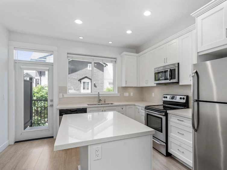 33-14271 60, Surrey, BC, V3X 2N4 - 2