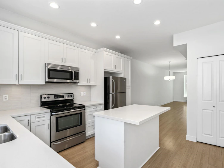 33-14271 60, Surrey, BC, V3X 2N4 - 3