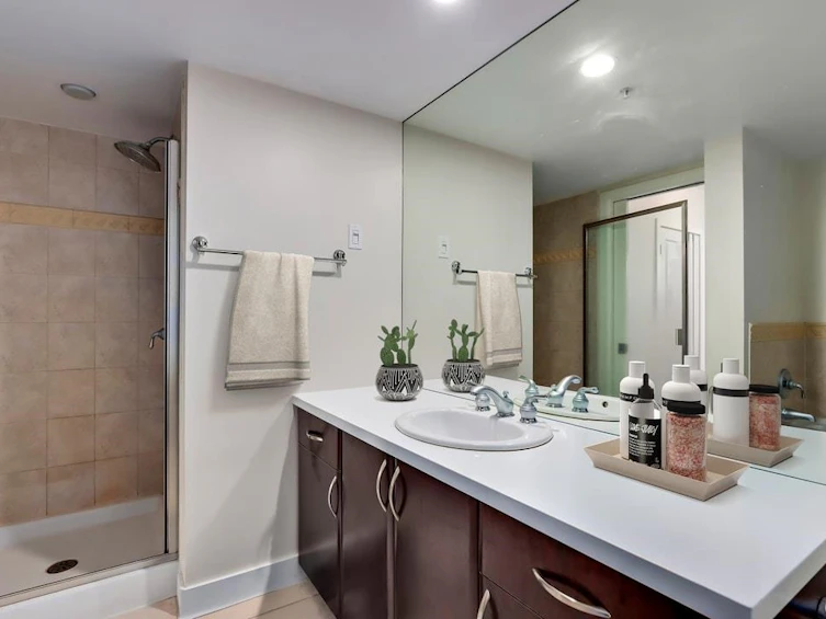 1429 W 7th Avenue, Vancouver, BC, V6H 4H2 - 4