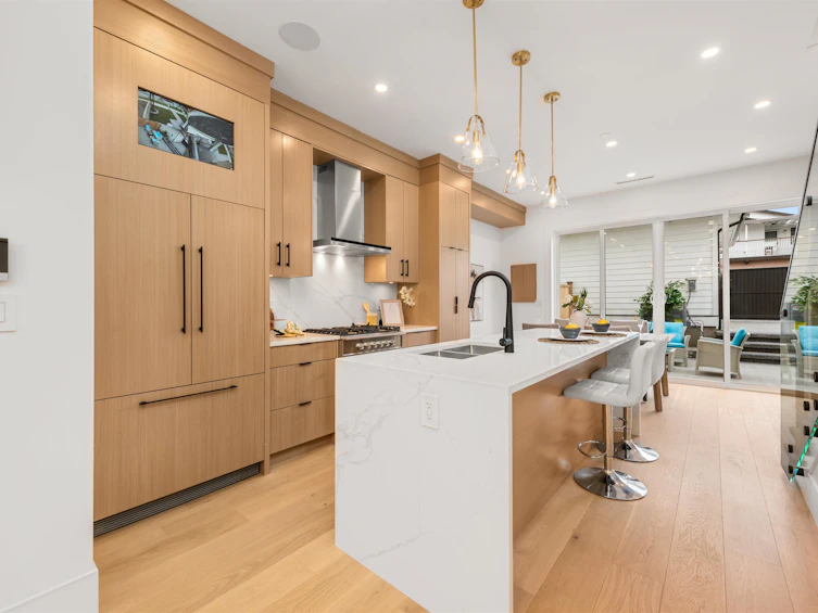 334 E 35th Avenue, Vancouver, BC, V5W 1A8 - 2