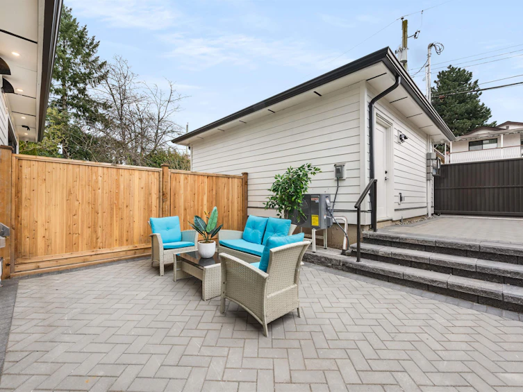 334 E 35th Avenue, Vancouver, BC, V5W 1A8 - 35