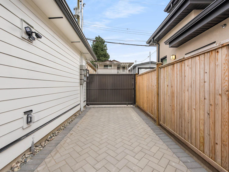 334 E 35th Avenue, Vancouver, BC, V5W 1A8 - 37