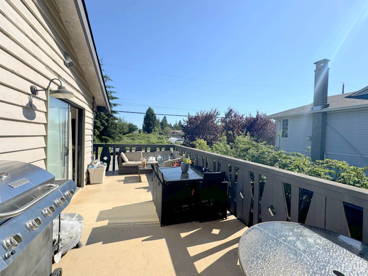 5764 Neptune Road, Sechelt, BC, V0N 3A0 - 5