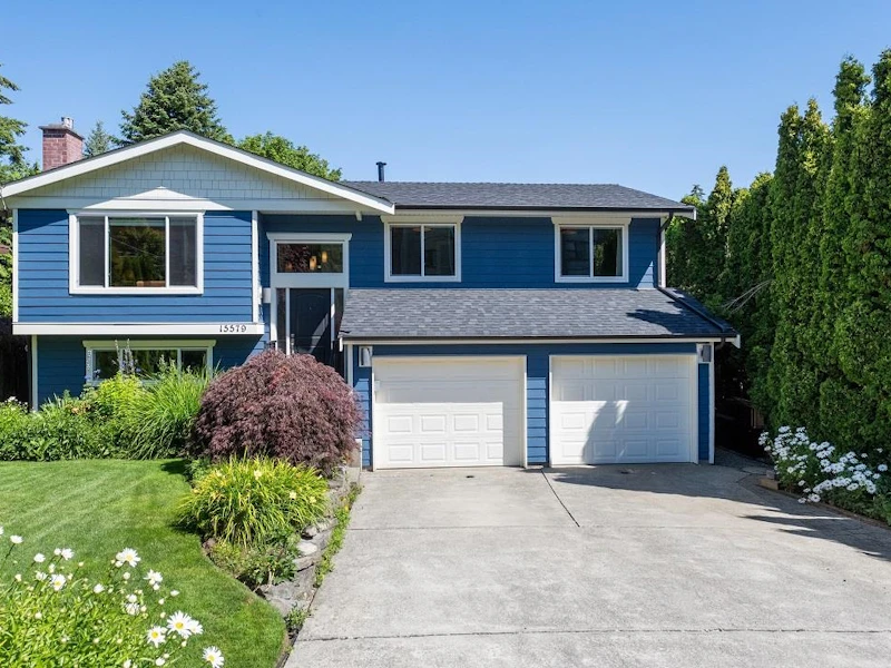 15579 17th Avenue, Surrey BC V4A 1V1