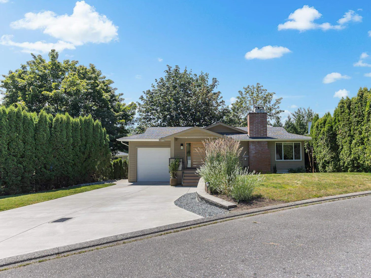 3347 Omineca Court, Abbotsford, BC, V2S 8K9 - 2