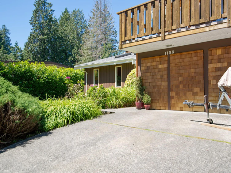 1108 Grandview Road, Gibsons, BC, V0N 1V3 - 2