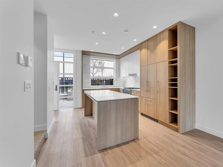 1001-6085 Irmin Street, Burnaby, BC, V5J 5C5 - 5