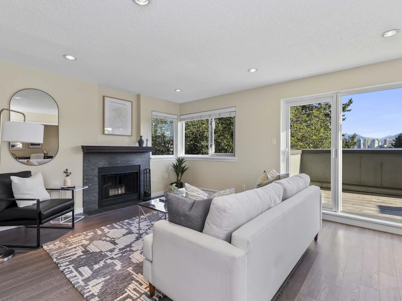 1321 W 8th Avenue, Vancouver BC V6H 3W4