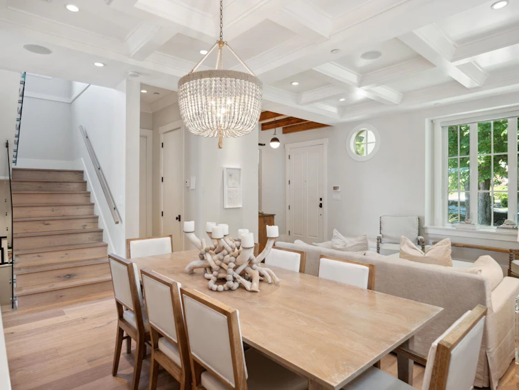 2596 W 14th Avenue, Vancouver, BC, V6K 2W7 - 2