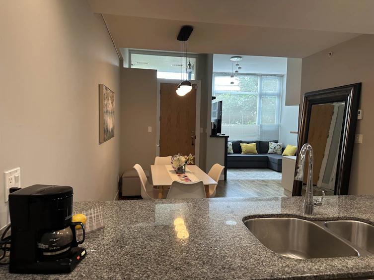 282 E 11th Avenue, Vancouver, BC, V5T 2C3 - 18