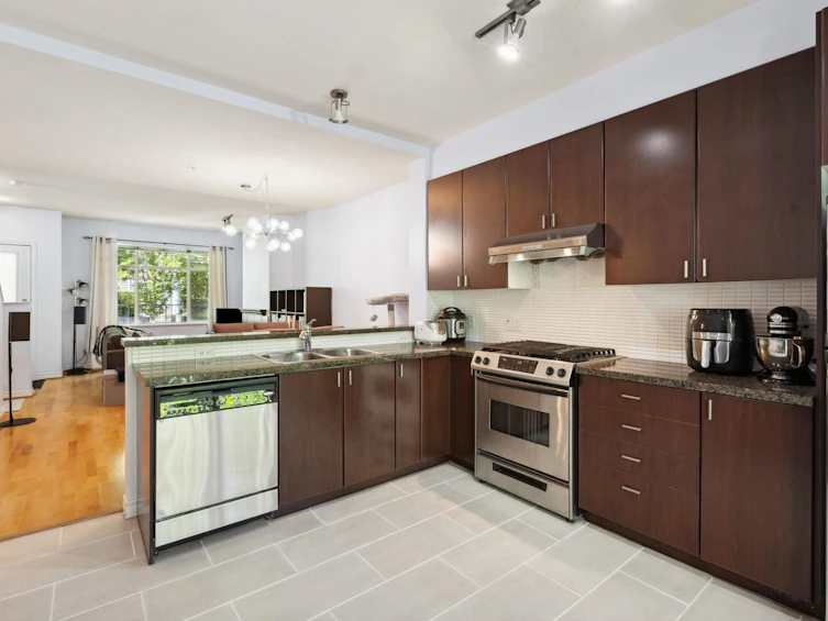 8-6878 Southpoint Drive, Burnaby, BC, V3N 5E4 - 11