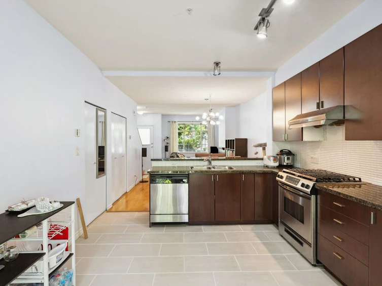 8-6878 Southpoint Drive, Burnaby, BC, V3N 5E4 - 12