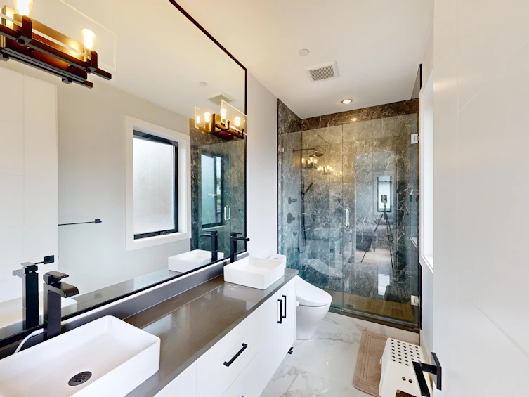 956 E 10th Avenue, Vancouver, BC, V5T 2B2 - 10