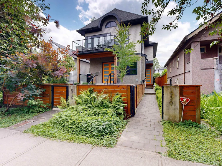 956 E 10th Avenue, Vancouver, BC, V5T 2B2 - 12
