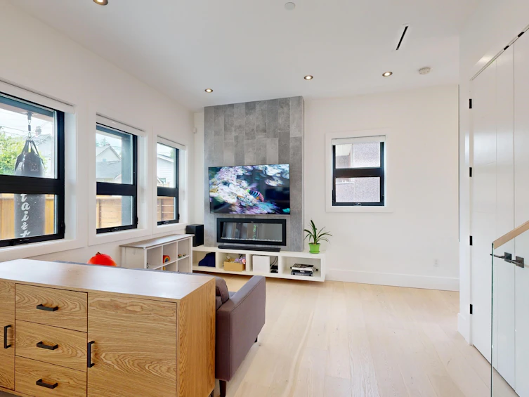 956 E 10th Avenue, Vancouver, BC, V5T 2B2 - 5