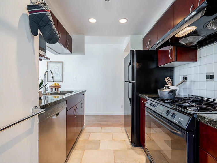 805-1199 Marinaside Crescent, Vancouver, BC, V6Z 2Y2 - 13