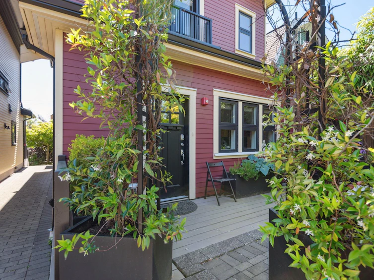 723 Union Street, Vancouver, BC, V6A 2C3 - 2