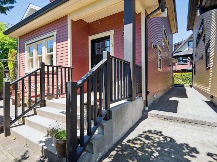 723 Union Street, Vancouver, BC, V6A 2C3 - 3