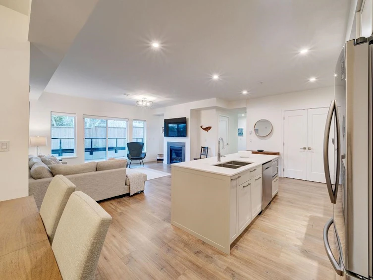 201-710 School Road, Gibsons, BC, V0N 1V9 - 9