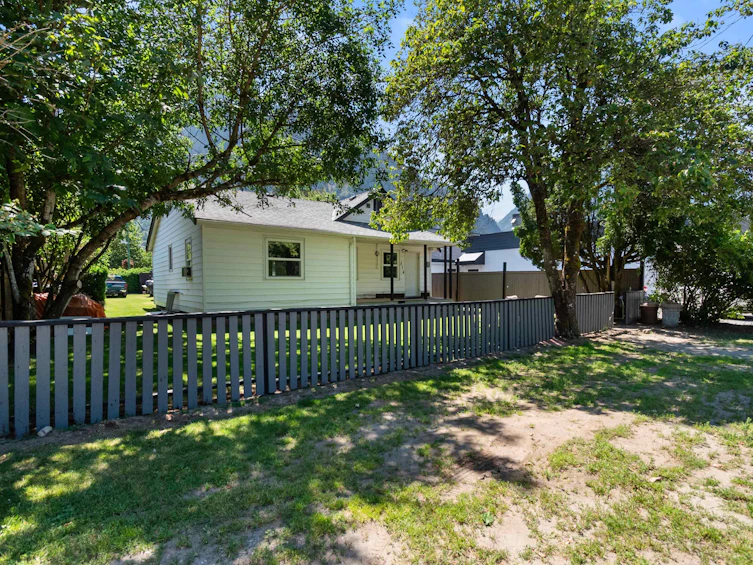514 Commission Street, Hope, BC, V0X 1L0 - 26