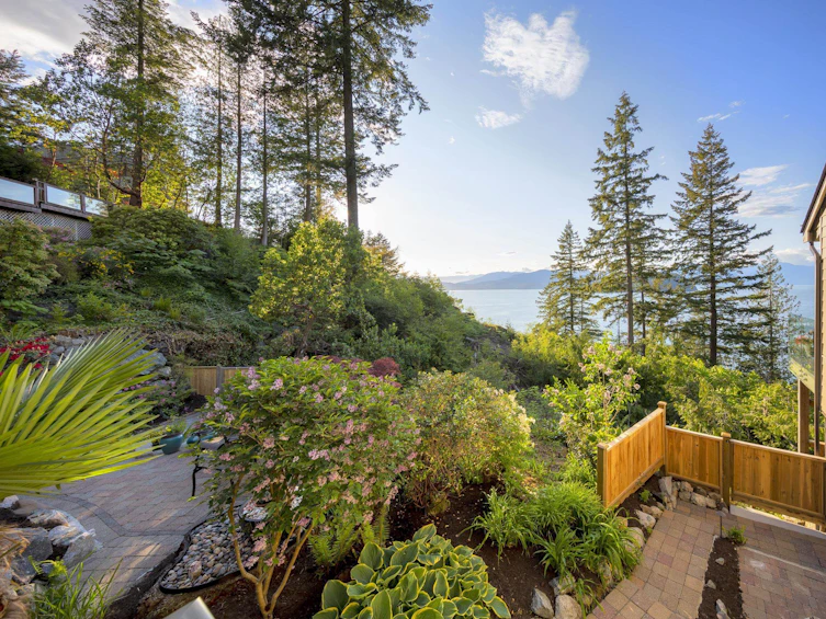 8598 Bedora Place, West Vancouver, BC, V7W 2W4 - 7