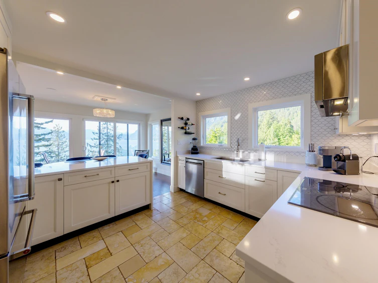 8598 Bedora Place, West Vancouver, BC, V7W 2W4 - 10