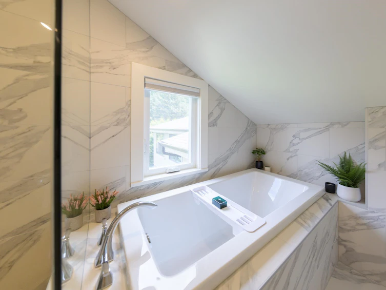 8598 Bedora Place, West Vancouver, BC, V7W 2W4 - 27
