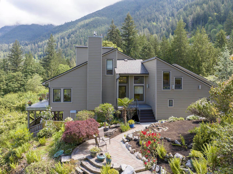 8598 Bedora Place, West Vancouver, BC, V7W 2W4 - 2