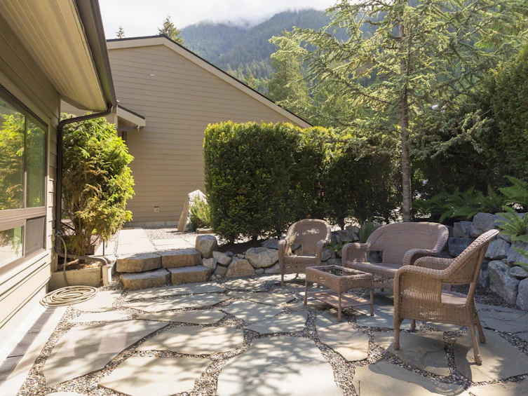 8598 Bedora Place, West Vancouver, BC, V7W 2W4 - 6