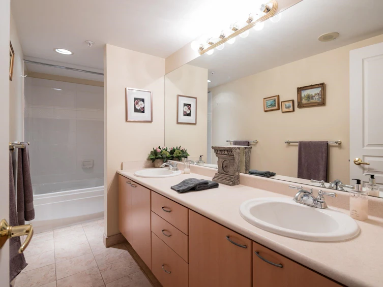 906-108 East 14th Street, North Vancouver, BC, V7L 2N3 - 10