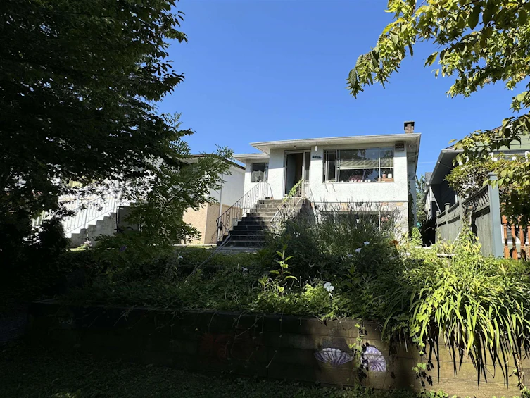 4039 Beatrice Street, Vancouver, BC, V5N 4H7 - 4