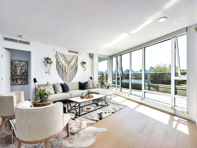 303-8 Smithe Mews, Vancouver, BC, V6B 0A5 - 3