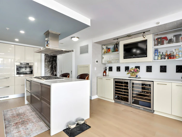 303-8 Smithe Mews, Vancouver, BC, V6B 0A5 - 7