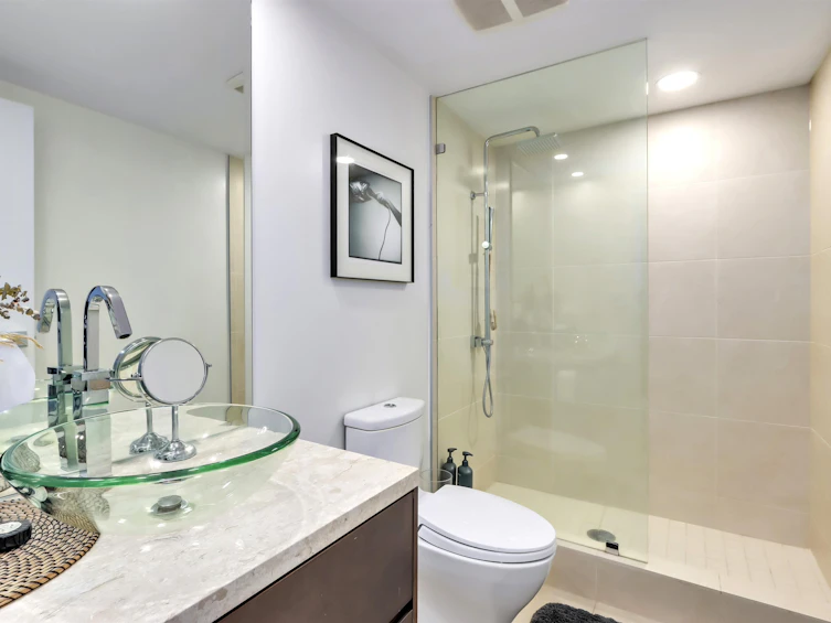 303-8 Smithe Mews, Vancouver, BC, V6B 0A5 - 22