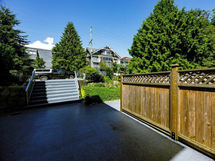 112-135 West 21st Street, North Vancouver, BC, V7M 1Z2 - 2