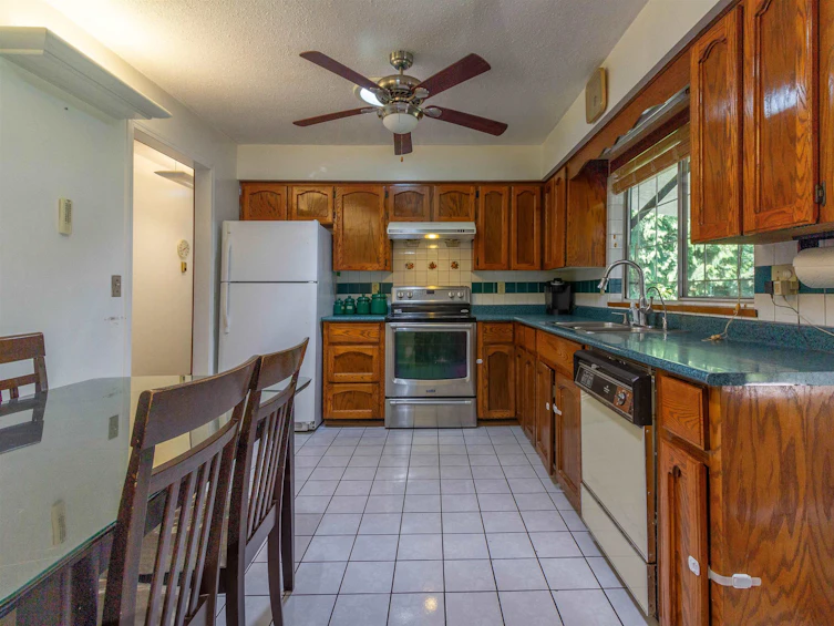 14959 90a Avenue, Surrey, BC, V3R 1B3 - 9