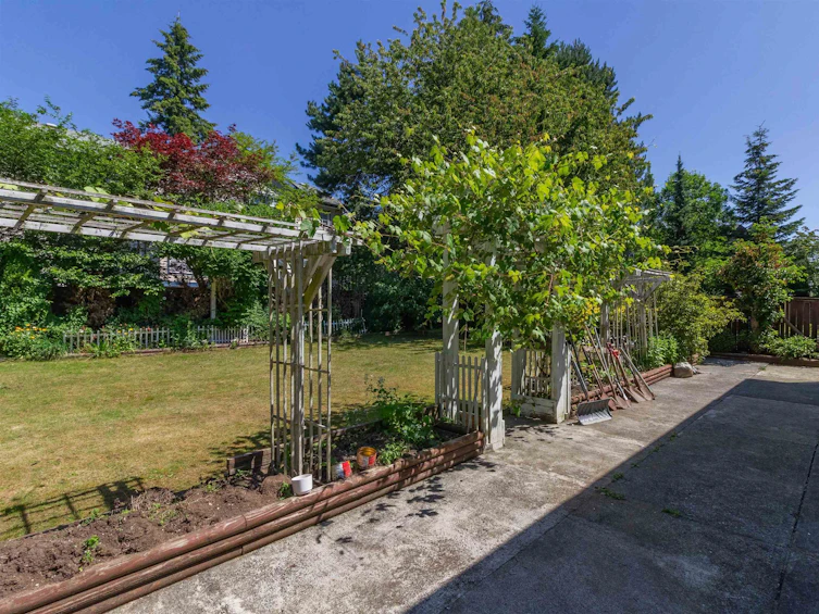 14959 90a Avenue, Surrey, BC, V3R 1B3 - 24