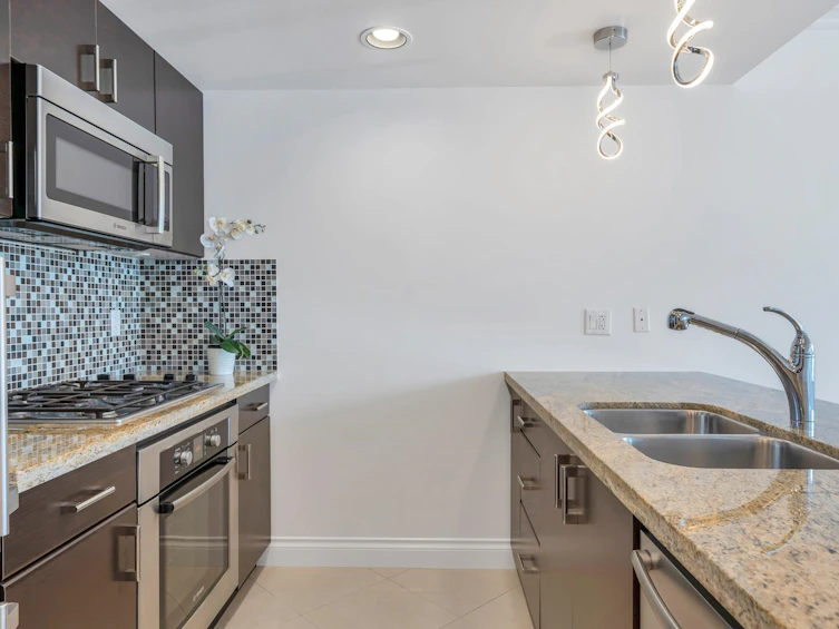 PH1105-133 E Esplanade Street, North Vancouver, BC, V7L 1A1 - 5