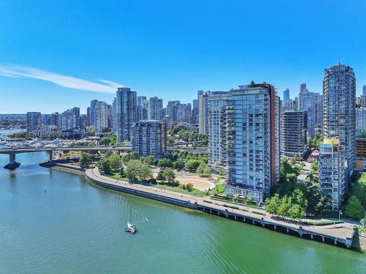 103-8 Smithe Mews, Vancouver, BC, V6B 0A5
