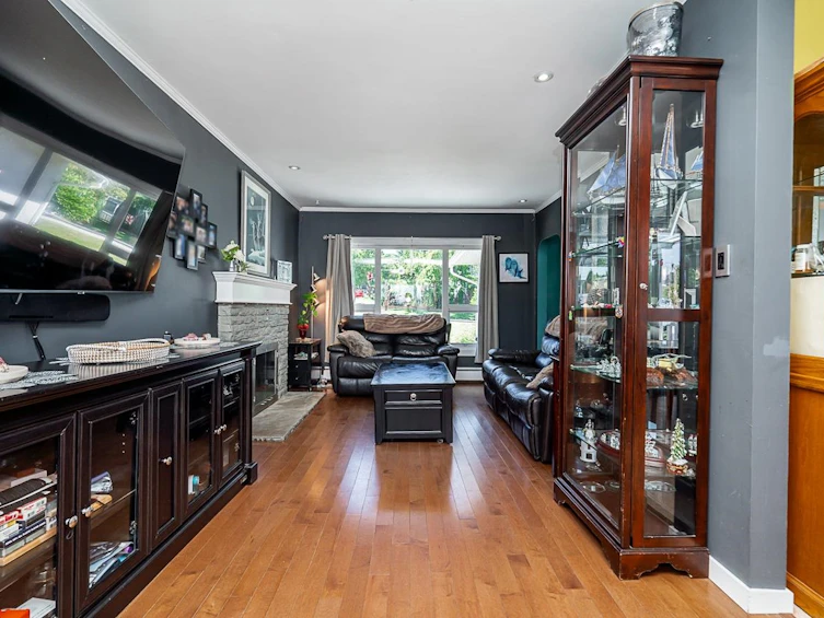 717 First Street, New Westminster, BC, V3L 2H4 - 4