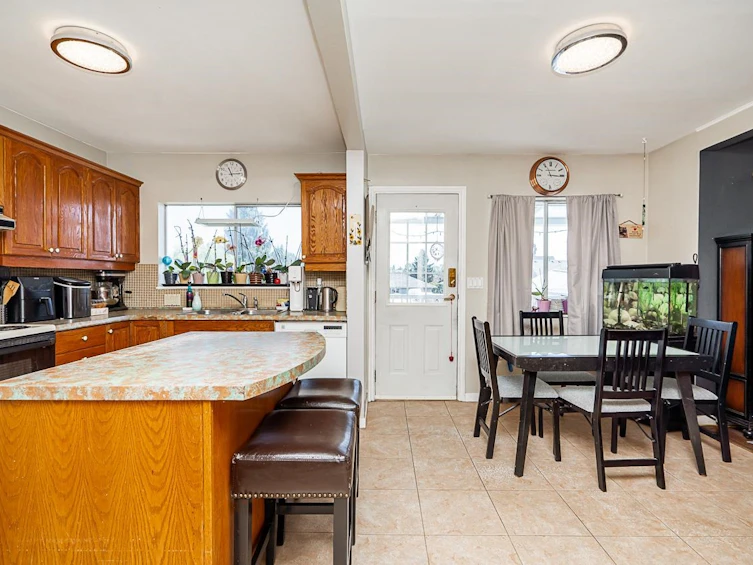 717 First Street, New Westminster, BC, V3L 2H4 - 7