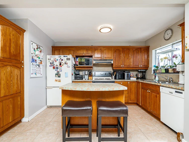 717 First Street, New Westminster, BC, V3L 2H4 - 8