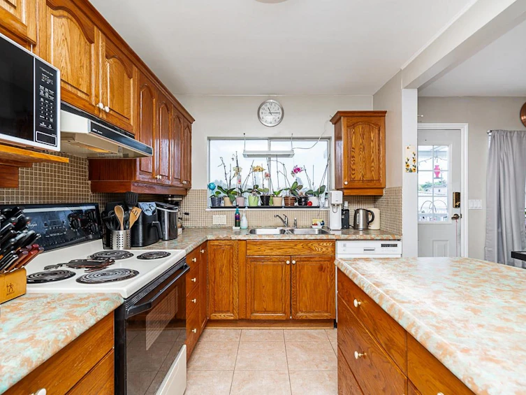 717 First Street, New Westminster, BC, V3L 2H4 - 10