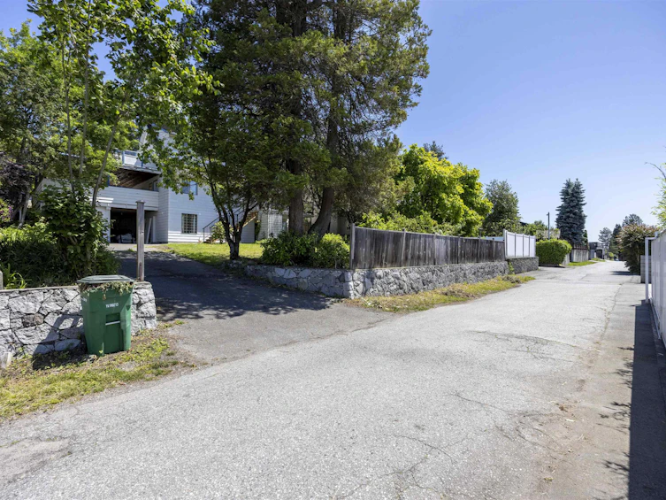 1277 Holdom Avenue, Burnaby, BC, V5B 3V5 - 3