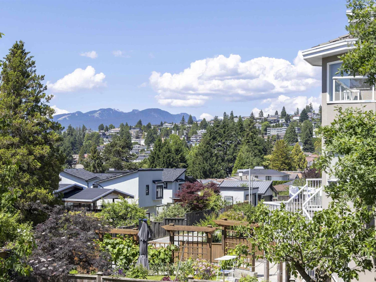 1277 Holdom Avenue, Burnaby, BC, V5B 3V5 - 8