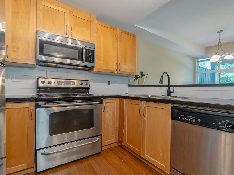 229-7333 16th Avenue, Burnaby, BC, V3N 0A8 - 16